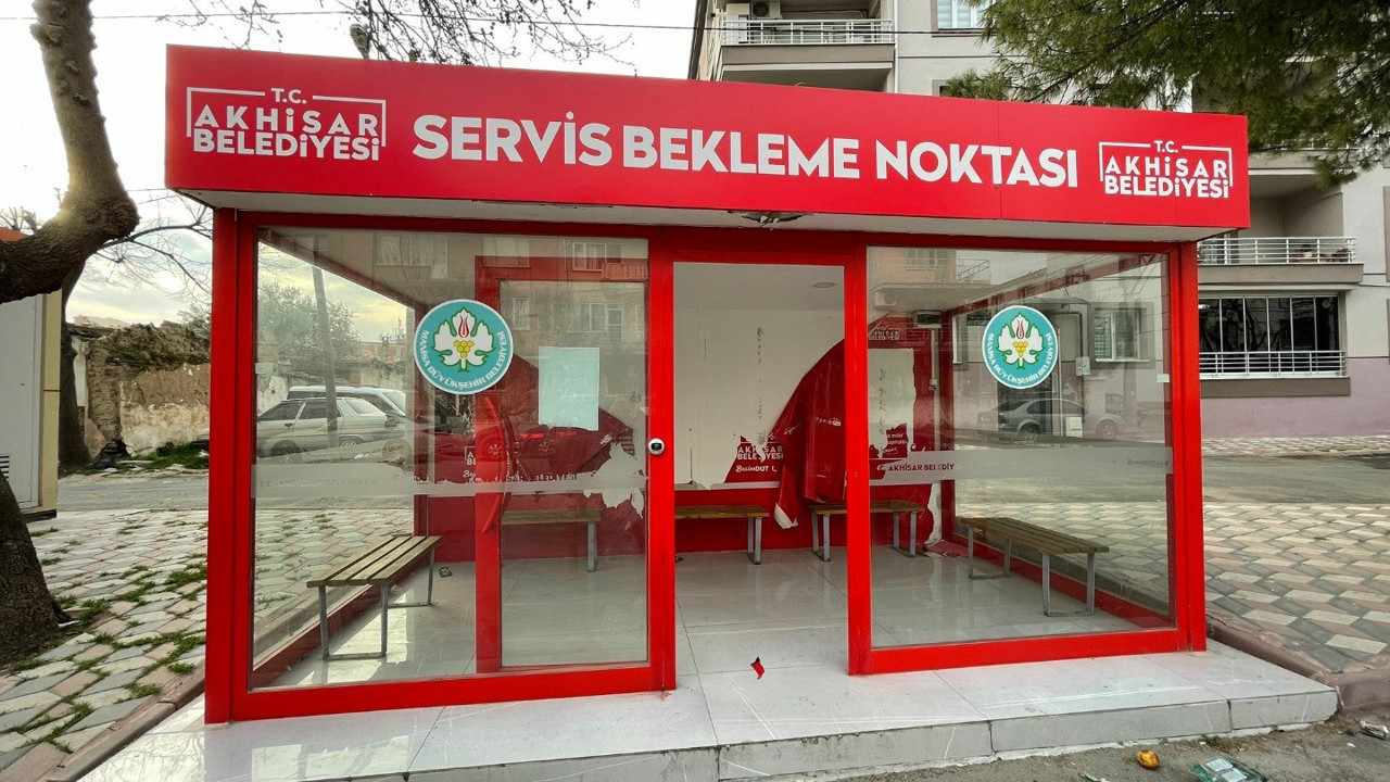 Atatürk fotoğraflarına alçak saldırı