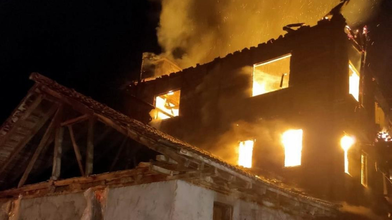 Ahşap evi alevler sardı can pazarı yaşandı