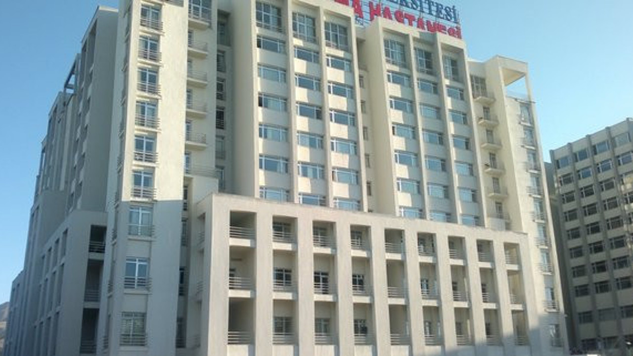 Öğrenci ve öğretmenlerden oluşan 54 kişi hastaneye kaldırıldı