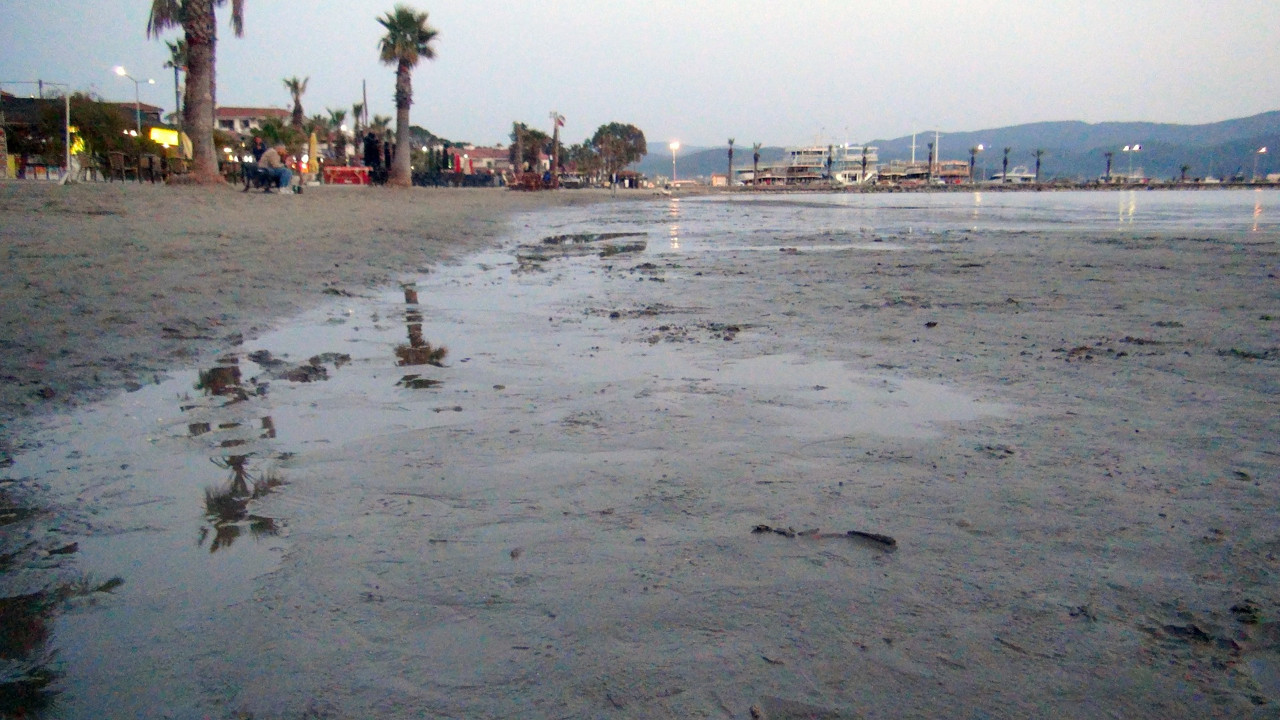 Muğla’da ürküten görüntü! Deniz suyu 50 metre çekildi