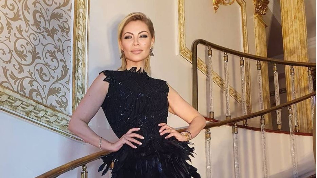 Karnı burnunda pozlarıyla sosyal medyayı salladı