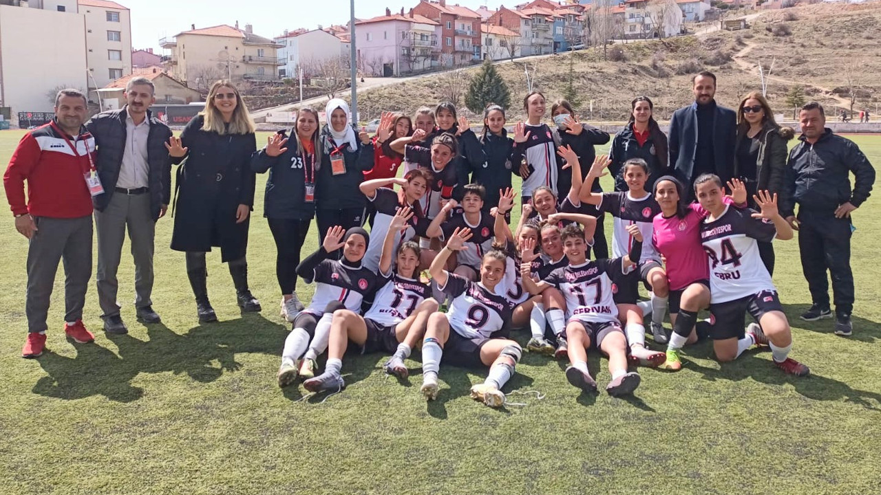 Türkiye 3.Lig F Grubu' nda Uşak Belediye Spor namağlup lider