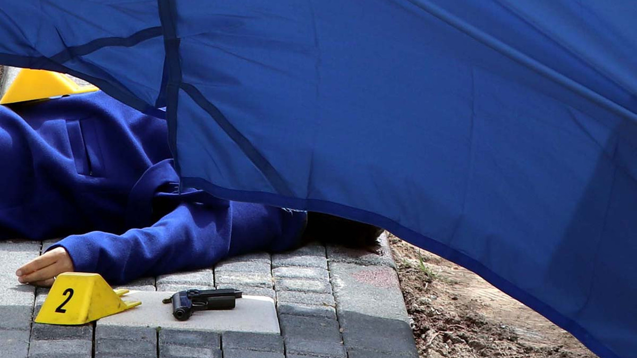 Mezarlıkta kadın cesedi bulundu