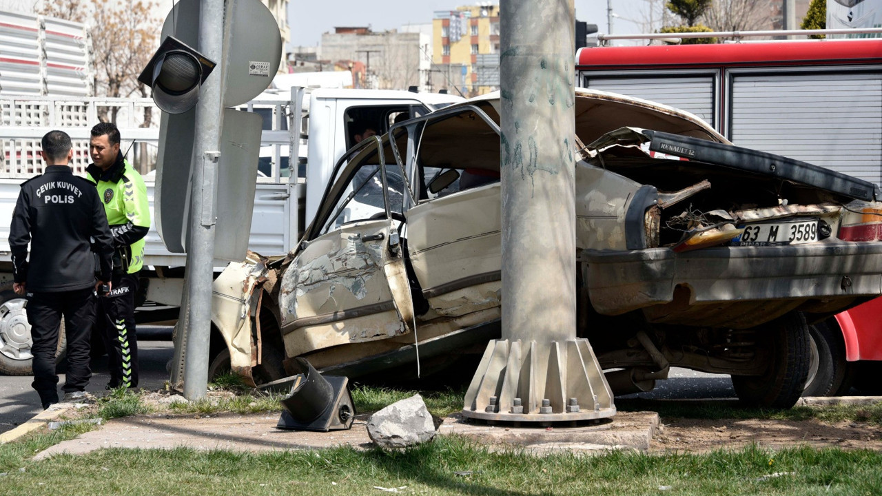Şanlıurfa'da 2 otomobil çarpıştı: 6 yaralı