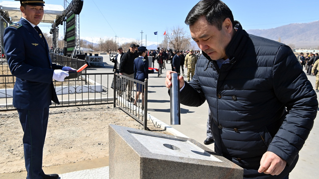 Kırgızistan'ın tarihinde ilk kez demiryolu hattı inşaatına başlandı