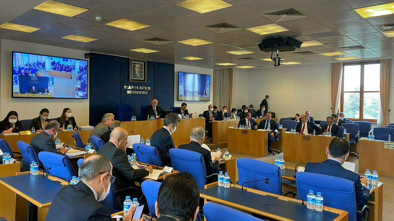 'İtibar' ve 'ceza' düzenlemesi AKP'nin önergesiyle tekliften çıkarıldı