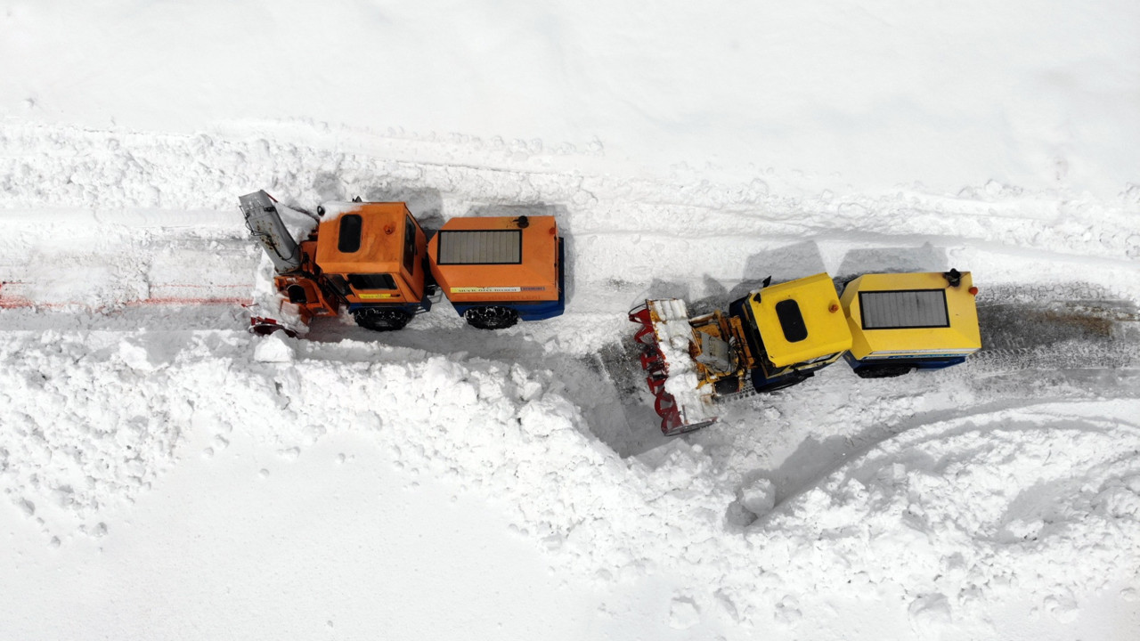 Muş'ta 8 metre karla mücadele ediliyor