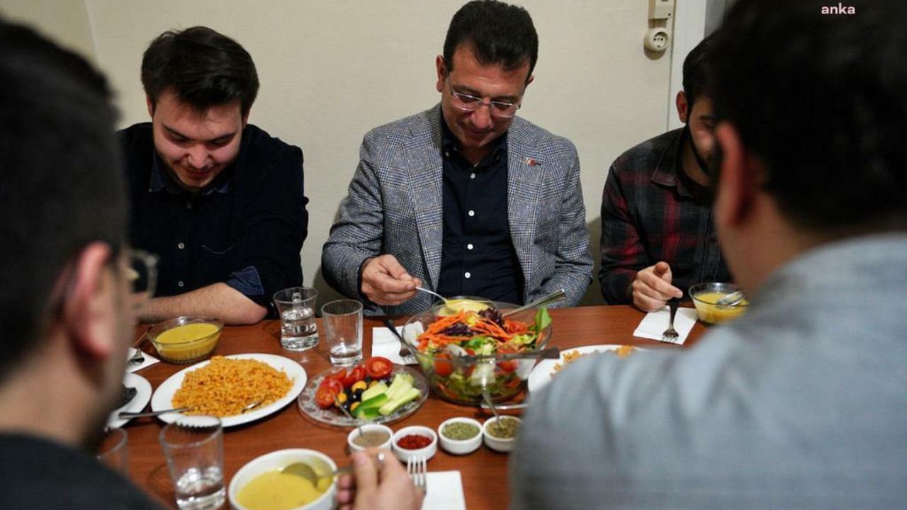 İmamoğlu, iftarını 6 tıp öğrencisiyle açtı