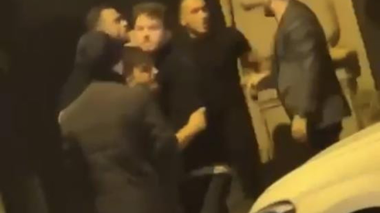 Sosyal medya fenomenleri partide birbirine girdi. Masa,yumruk ve şişeler havada uçuştu