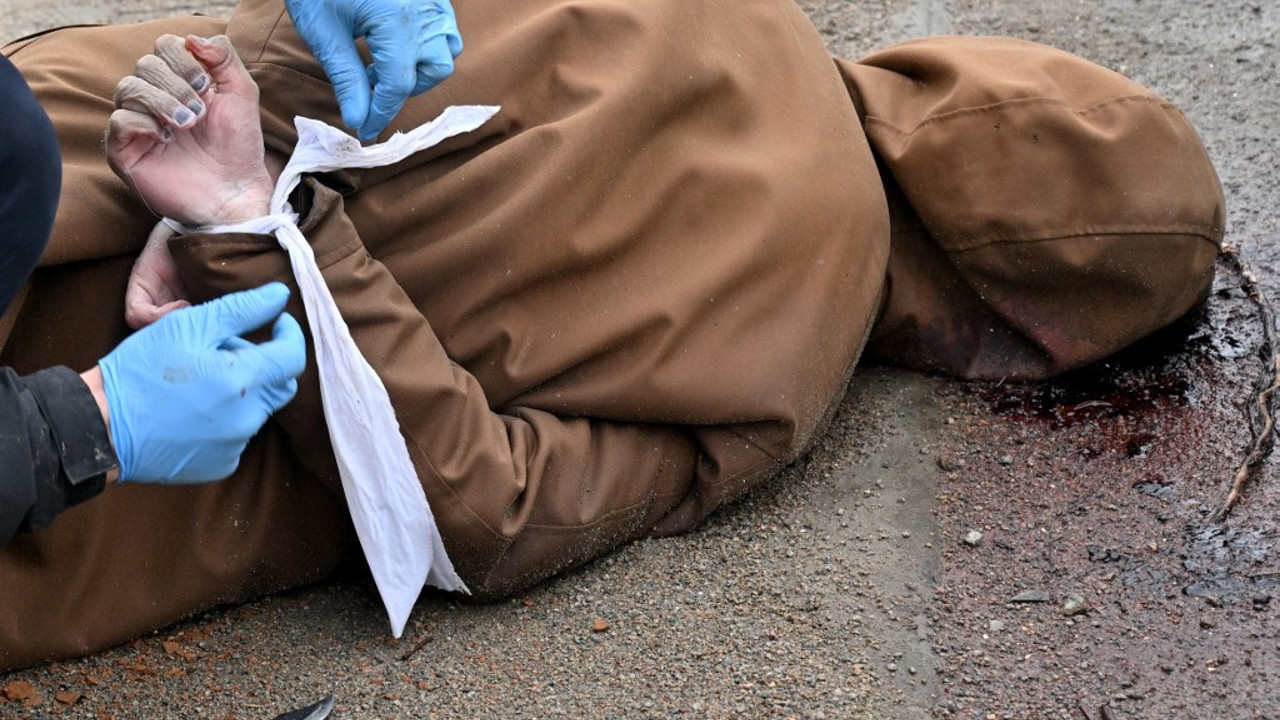 Rusların Bucha'da yaptığı katliama Türkiye'de tek bir sanatçıdan itiraz geldi