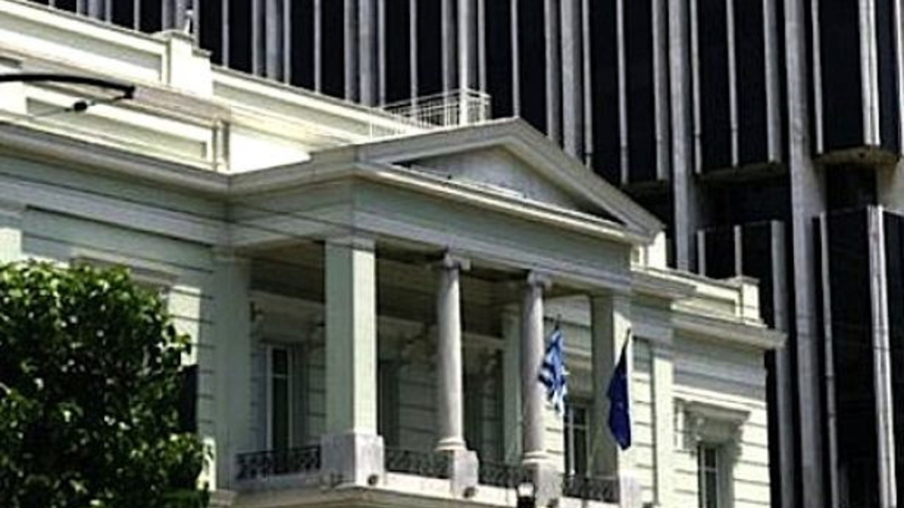 Yunanistan 12 Rus diplomatı "istenmeyen kişi" ilan etti