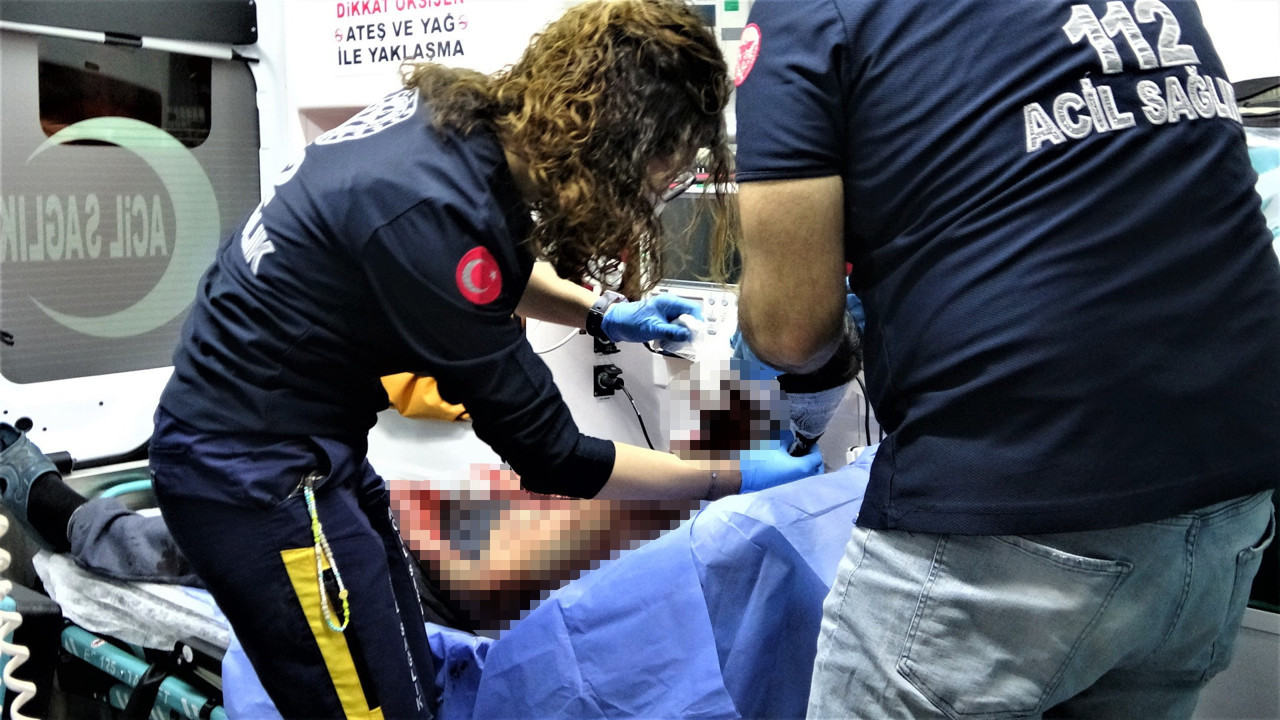 11 ay önce boşandığı eşini ve kocasını bıçakladı