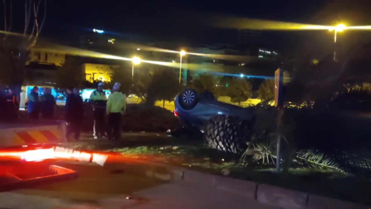 Direksiyon hakimiyetini kaybeden otomobil takla attı: 4 kişi yaralandı