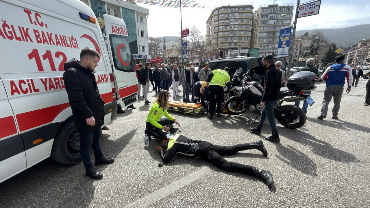 Motosikletten düşen iki polis memuru yaralandı