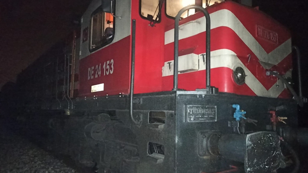 Eskişehir’de yük treni otomobile çarptı