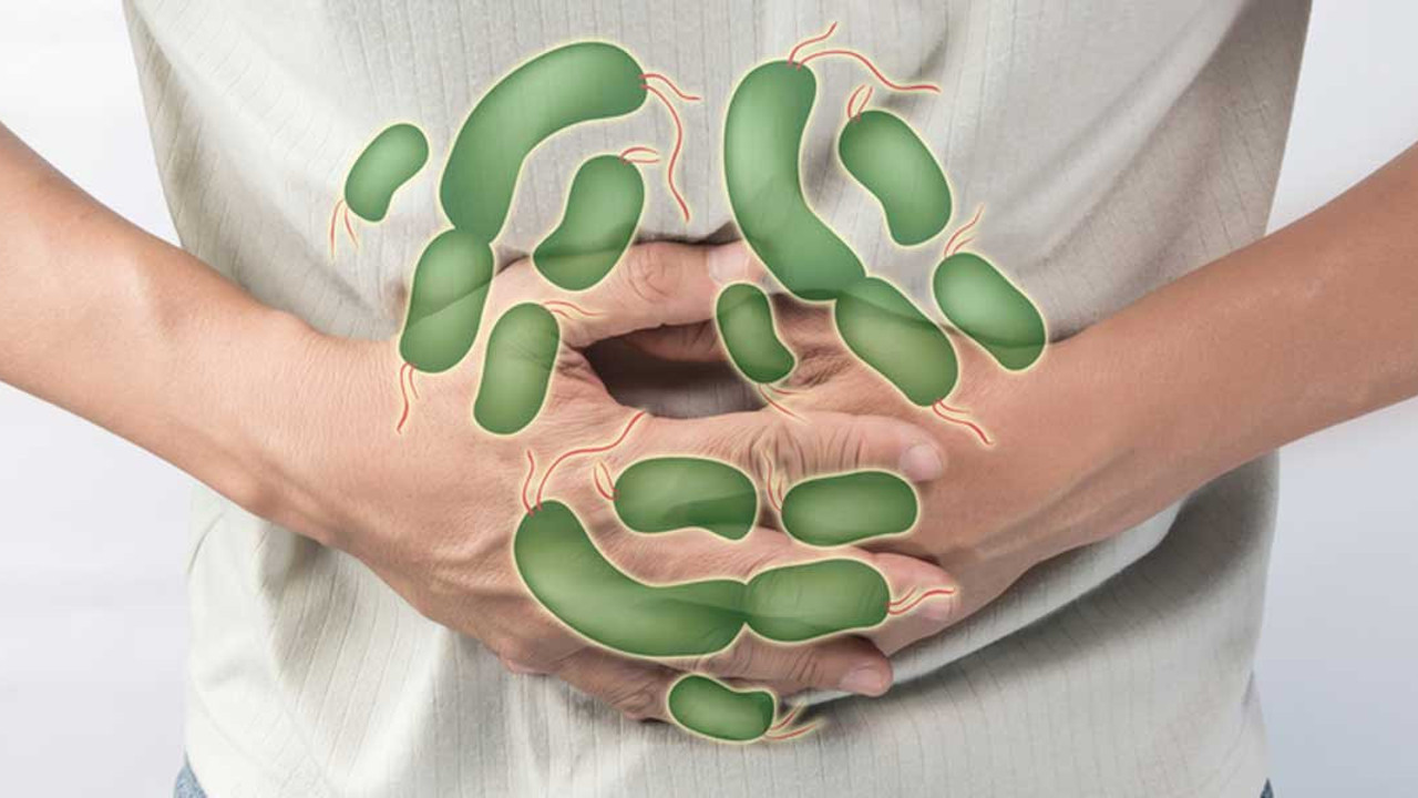 80 üniversite öğrencisi gıda zehirlenmesi şüphesiyle hastaneye kaldırıldı