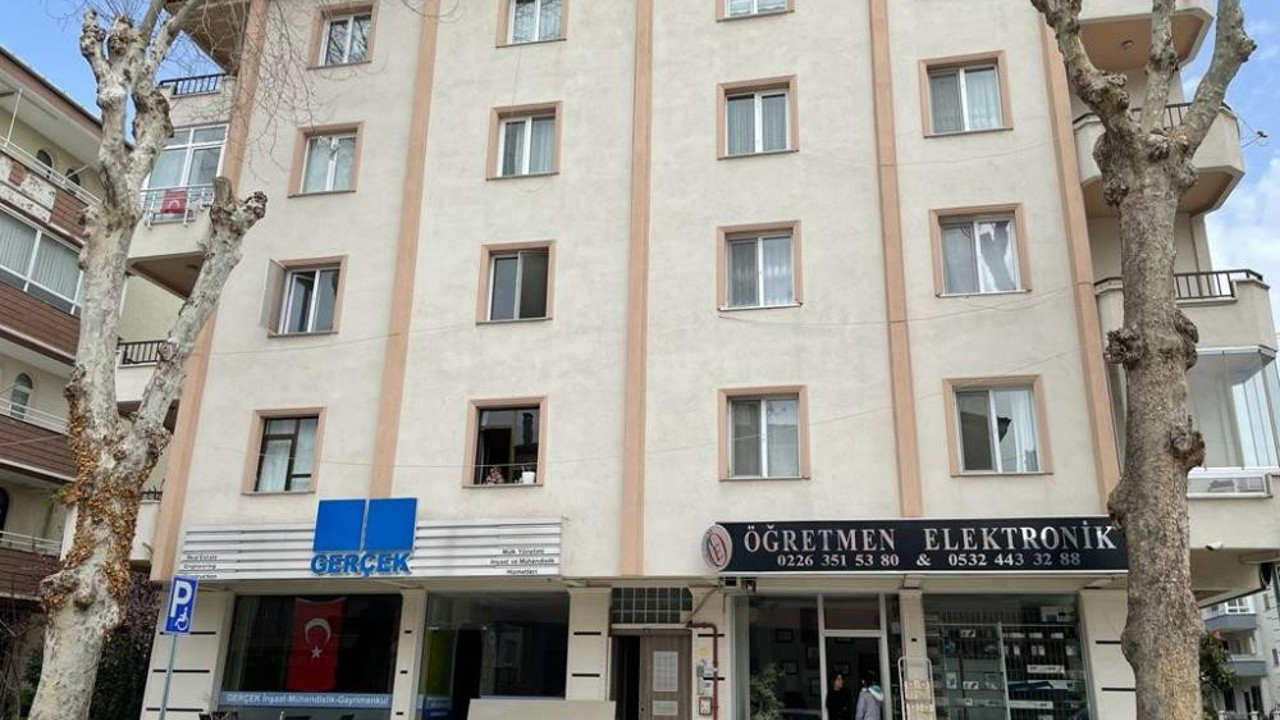 Cam parçasıyla arkadaşının canını aldı