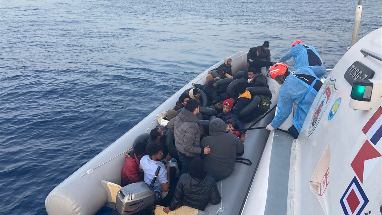 Kuşadası'nda 58 göçmen kurtarıldı