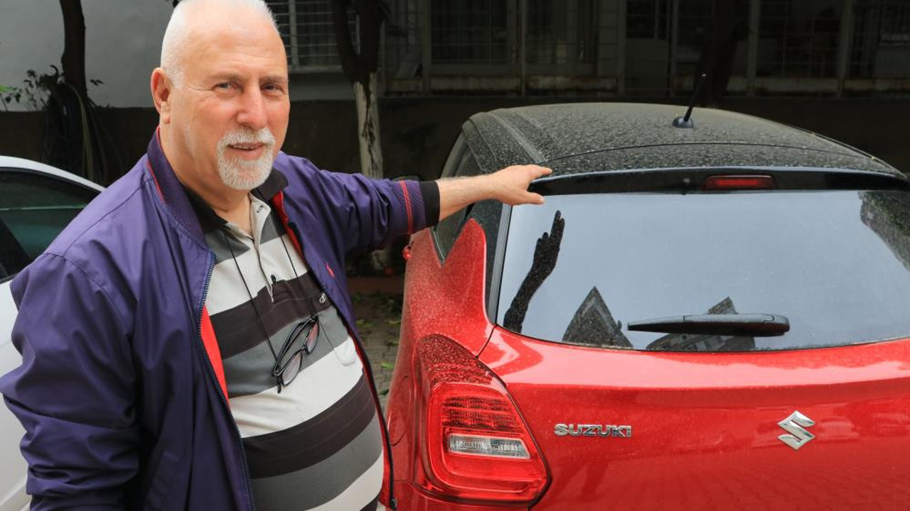 Adana'da çamur yağdı, araçların üzeri çamurla kaplandı