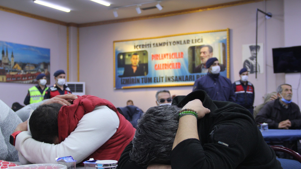 İzmir'de 'Kolpaçino' kumarhanesine baskın: 160 kişi yakalandı