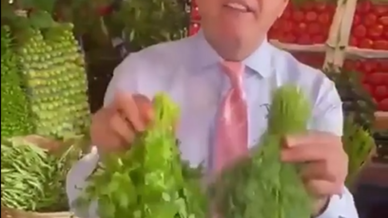 TDP lideri Mustafa Sarıgül bu kez tokatlamadı ama... Yeşillik fiyatlarına böyle isyan etti!