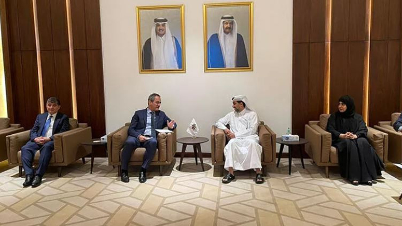 Bakan Özer, Türkiye’nin Doha Büyükelçiliği’ni ziyaret etti