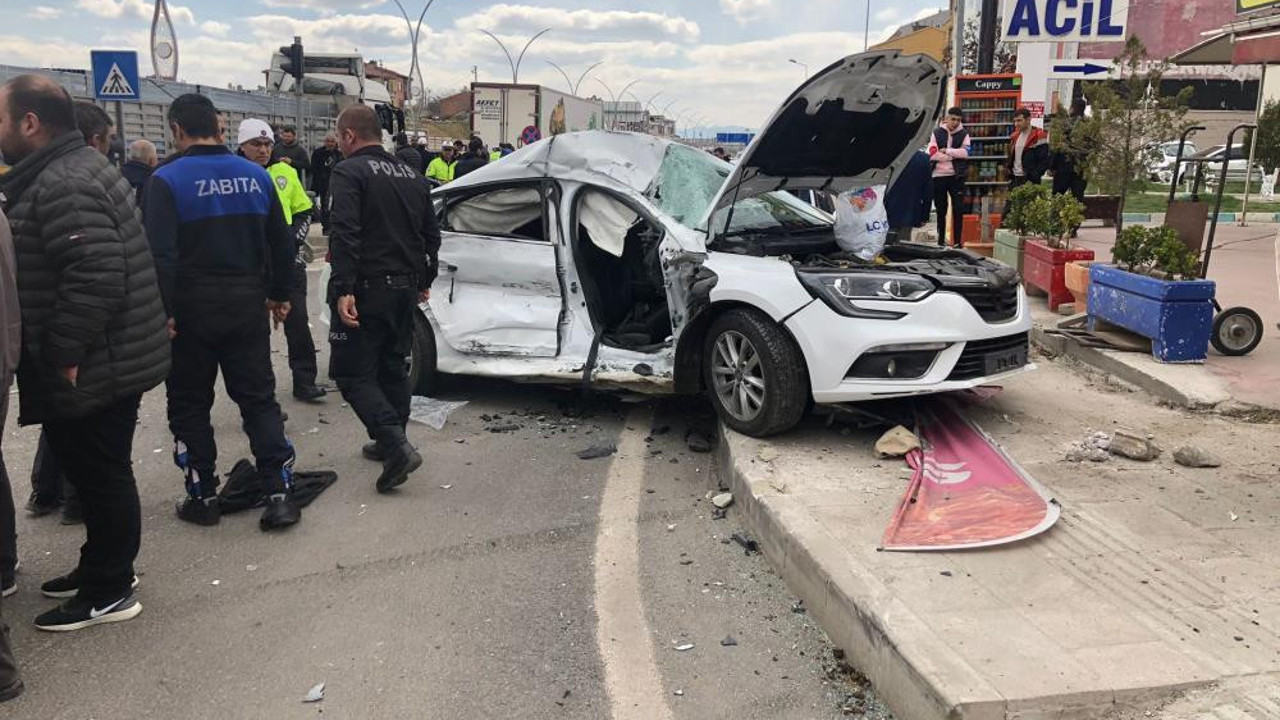 Ankara’da tır ile otomobil çarpıştı: 4 yaralı