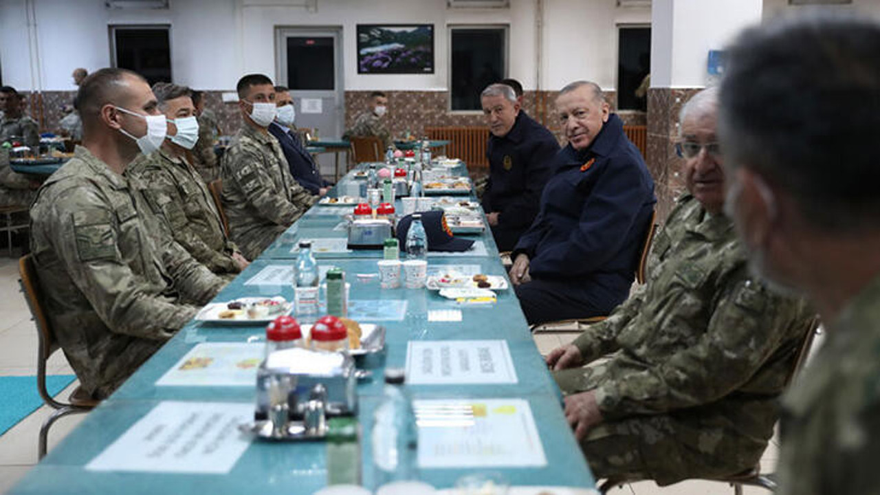 Cumhurbaşkanı Erdoğan Yüksekova’da Mehmetçikle iftar açtı