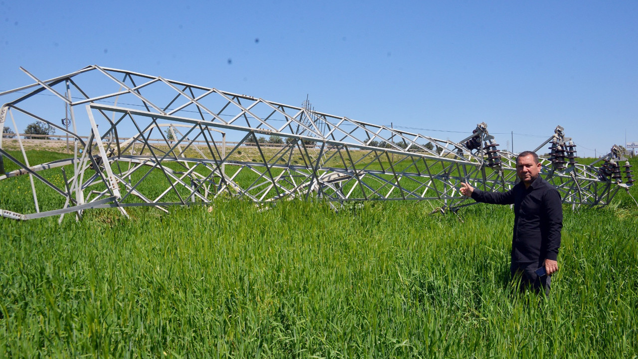 Demirleri çalınan yüksek gerilim hattı direği devrildi. Muhtar ‘Siz kafayı mı yediniz? Özürlü müsünüz?’ diyerek isyan etmişti