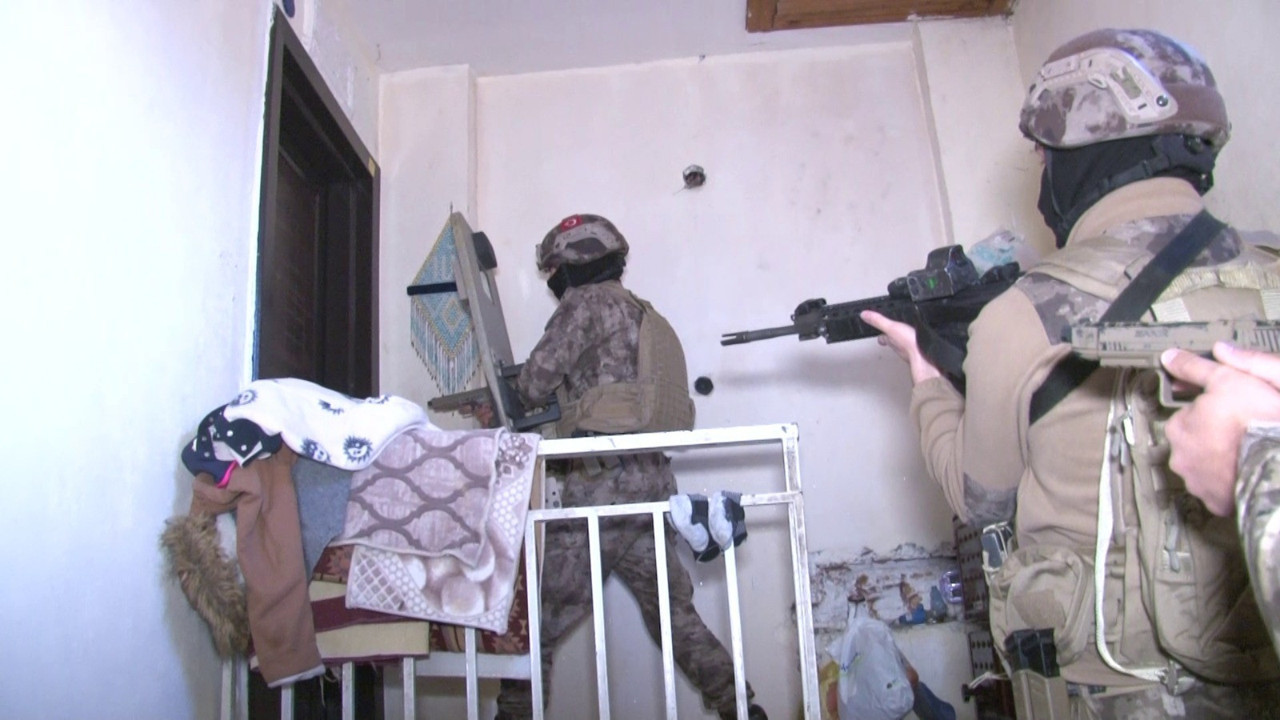 İstanbul'da sahte dolar operasyonu: Banka 180 bin dolar zarara uğradı (15 Nisan 2022)