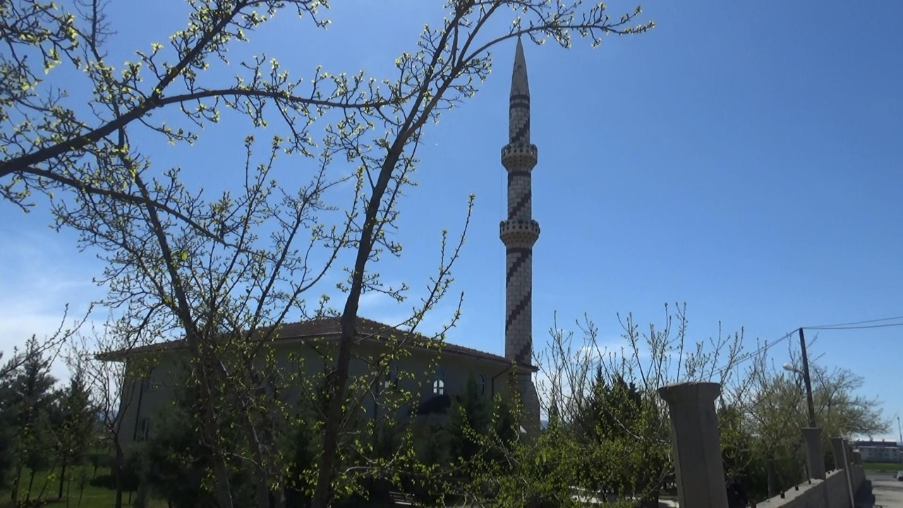 Hırsızlar caminin ses sistemini çaldı