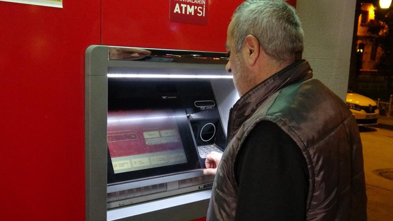 ATM'ye gitti kartını soktu gözlerine inanamadı