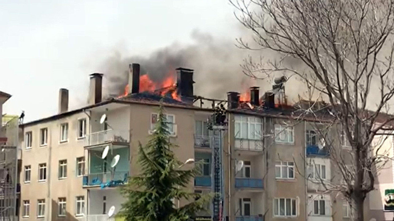 Tokat'ta 3 katlı binada yangın