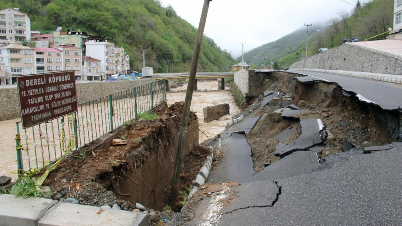 Kar suları yolları yuttu vatandaş panik yaşıyor