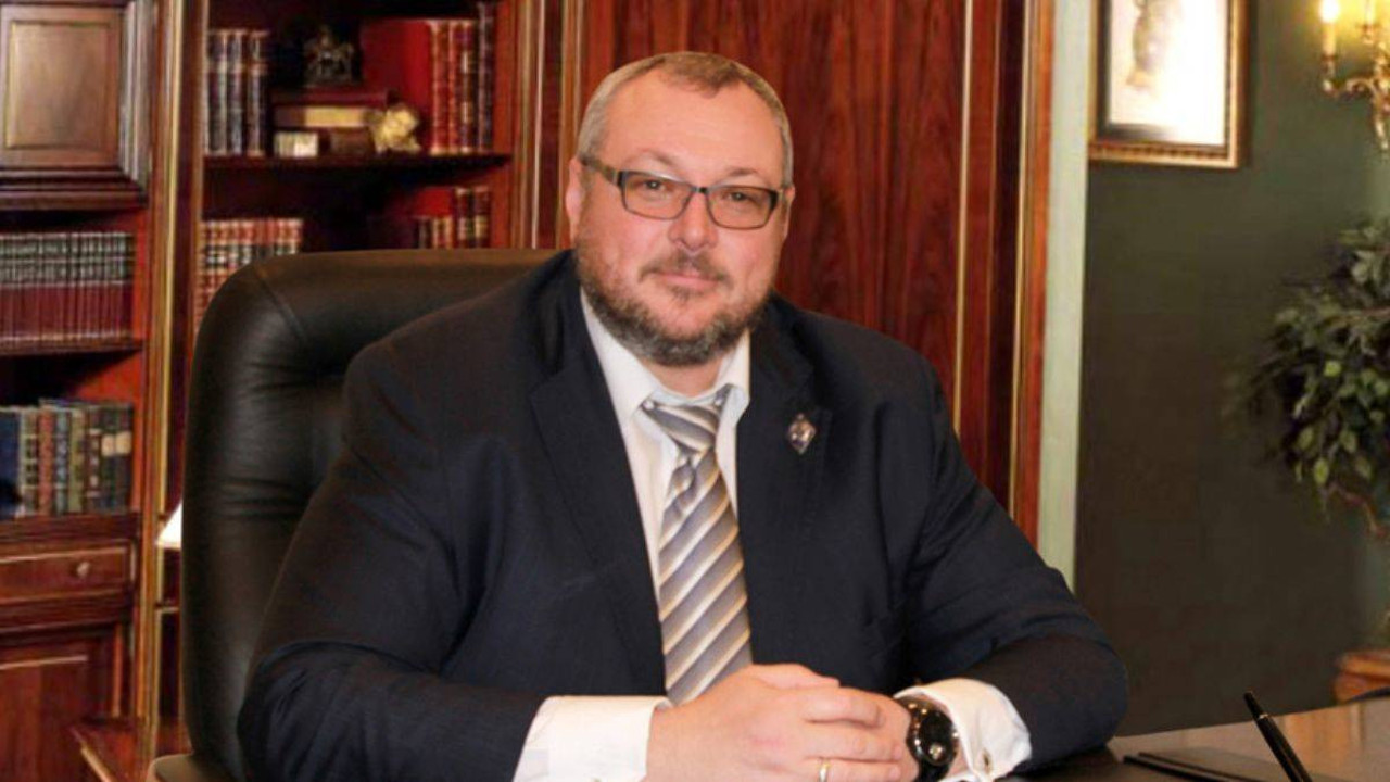 Rus milyarder, hamile eşi ve kızıyla birlikte evinde ölü bulundu