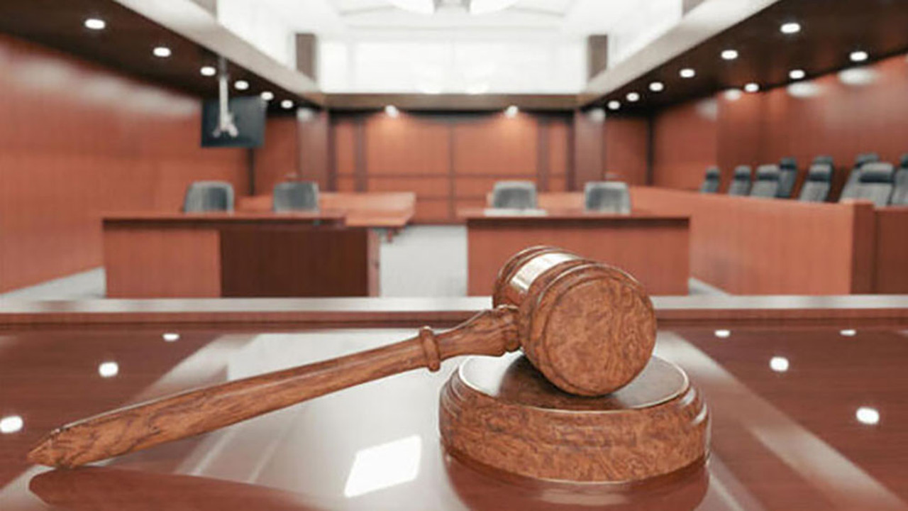 Uzaklaştırma kararında kendi adresi verilince çocuklarıyla evinden çıkarıldı