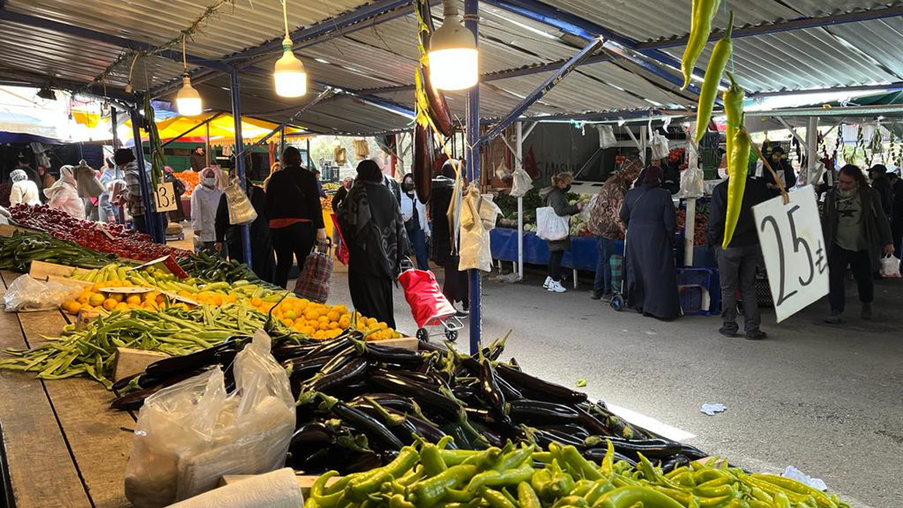 Pazarcı esnafı hayat pahalılığına isyan etti: Halkımız finalleri oynuyor, 30-40 TL’ye nasıl biber yiyecekler?
