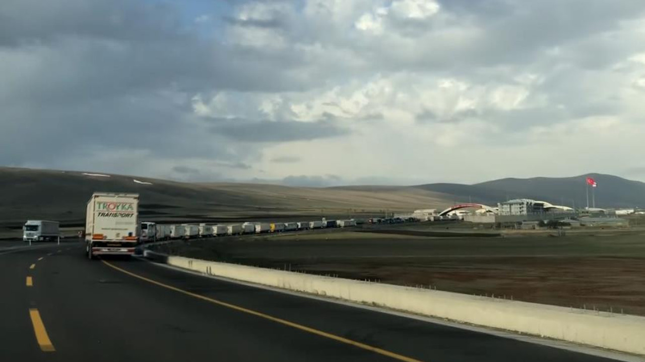 TIR kuyruğu 7 kilometreye ulaştı