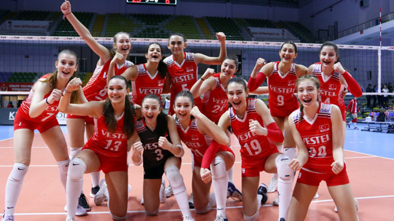 Alkışlar genç millilere. U17 Kız Voleybol Milli Takımı kazandı