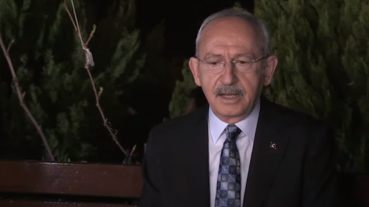 Son dakika... Elektriği kesilen CHP lideri Kılıçdaroğlu basın mensuplarının sorularını yanıtlıyor