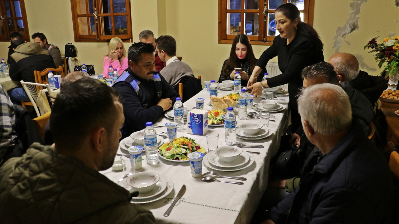 Samsun'da kilisede iftar yemeği. İftardan sonra Papa'nın mesajı okundu
