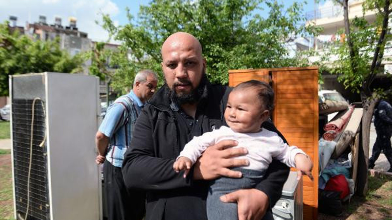 9 aylık çocuğu olan aileyi ev sahibi dışarı attı
