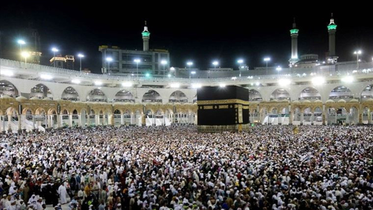 Diyanet'in dolar hesabı Arabistan'dan döndü. Umreye rekor zam yapıldı