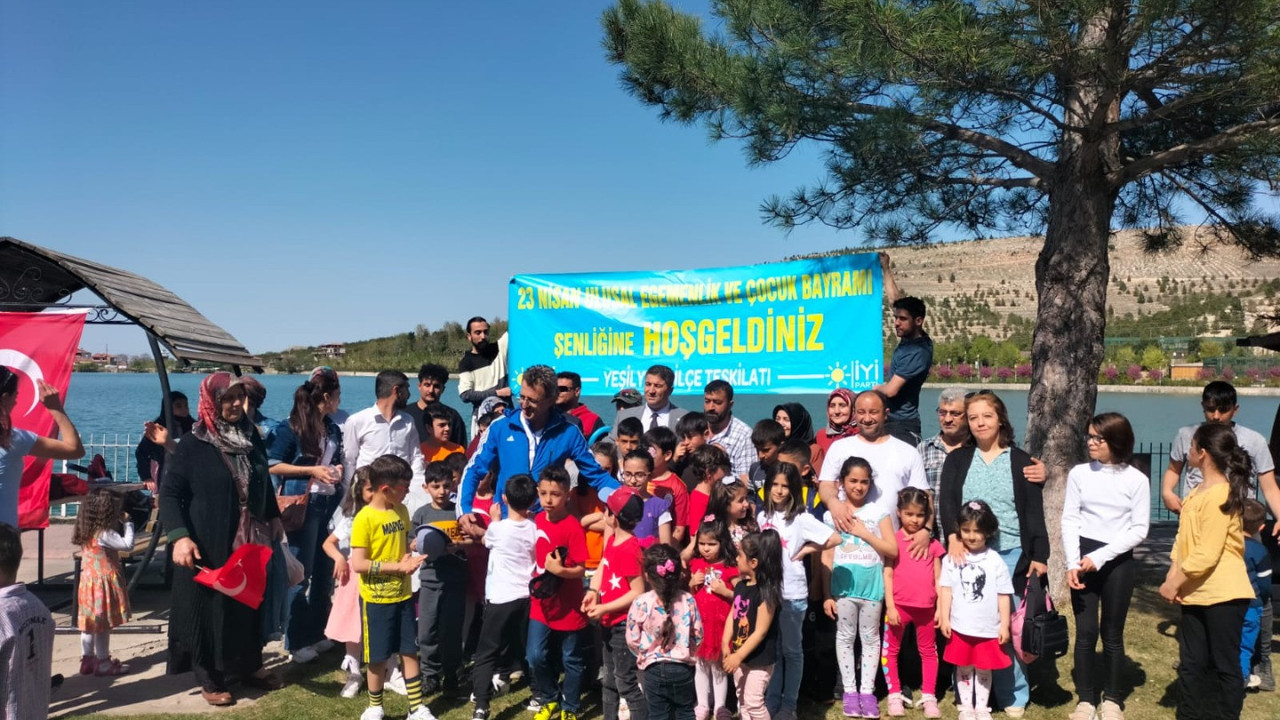 Malatya'da İYİ Partililerden örnek 23 Nisan kutlaması