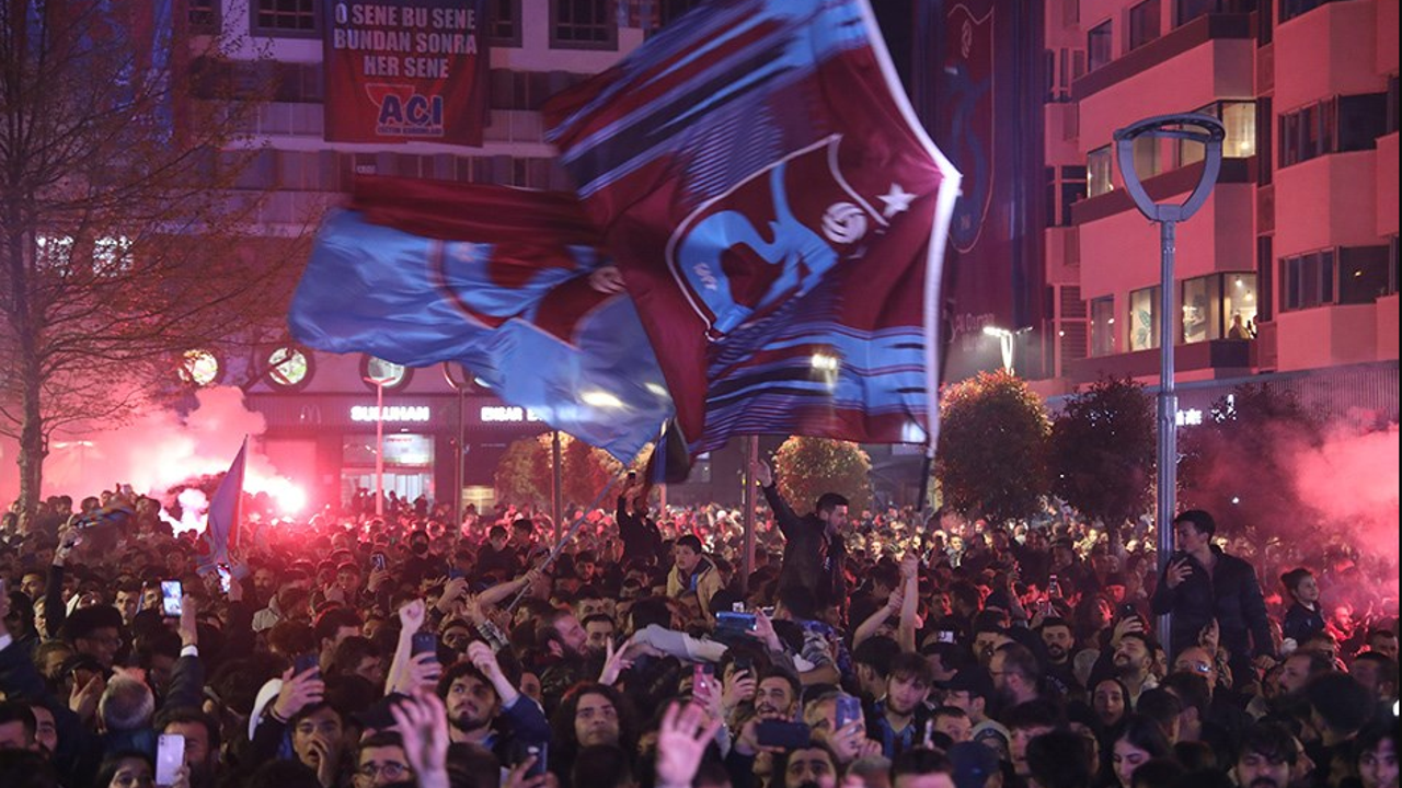 Trabzonsporlular şampiyonluk kutlamalarına başladı