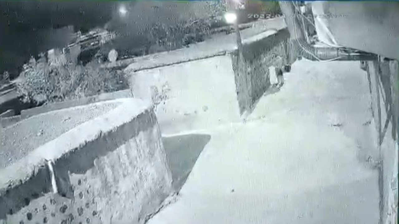 Yangın söndürme vanasını çaldılar