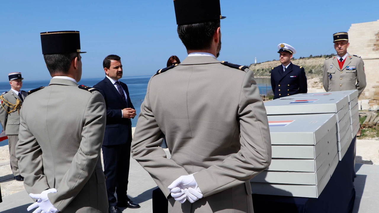 17 Fransız askerin kemikleri defnedildi! Çanakkale'de 107 yıl sonra bulundu…