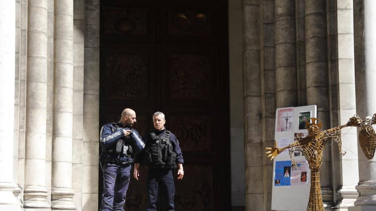 Kilisede rahibe bıçaklı saldırı: 2 yaralı