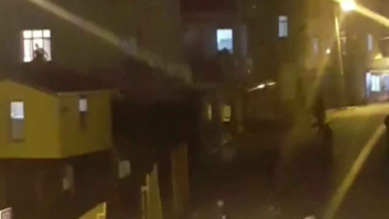 Şehir magandalarının kavgasında silahlar konuştu. Etrafa rastgele ateş açtılar