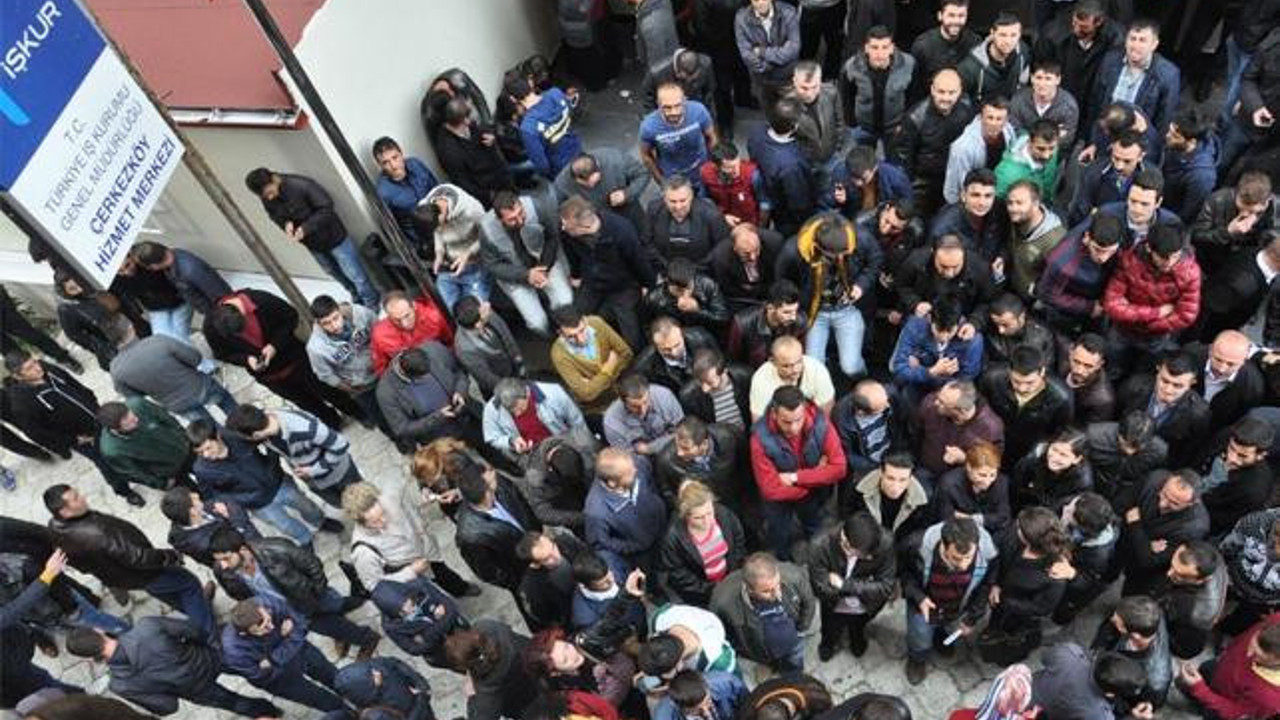 İşsiz üniversite mezunlarından İŞKUR'a rekor başvuru! Aralarında doktora ve yüksek lisans mezunları da var